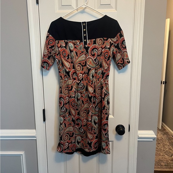 Tommy Hilfiger Med Dress elastic at the waist. Minor flaw on the left shoulder - Picture 6 of 6